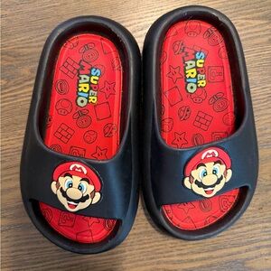 Nintendo Mario Kids' Black & Red Slide Sandals Like New 🆕
